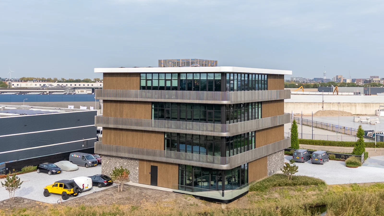 Het pand van Cebec aan de Gouwelandenlaan in Alphen aan den Rijn